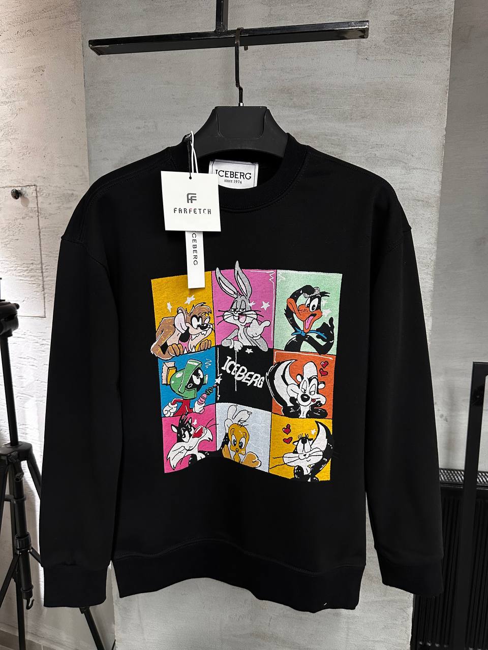 Looney Tunes Printed Logo Black Slimfit Sweatshirt For Men