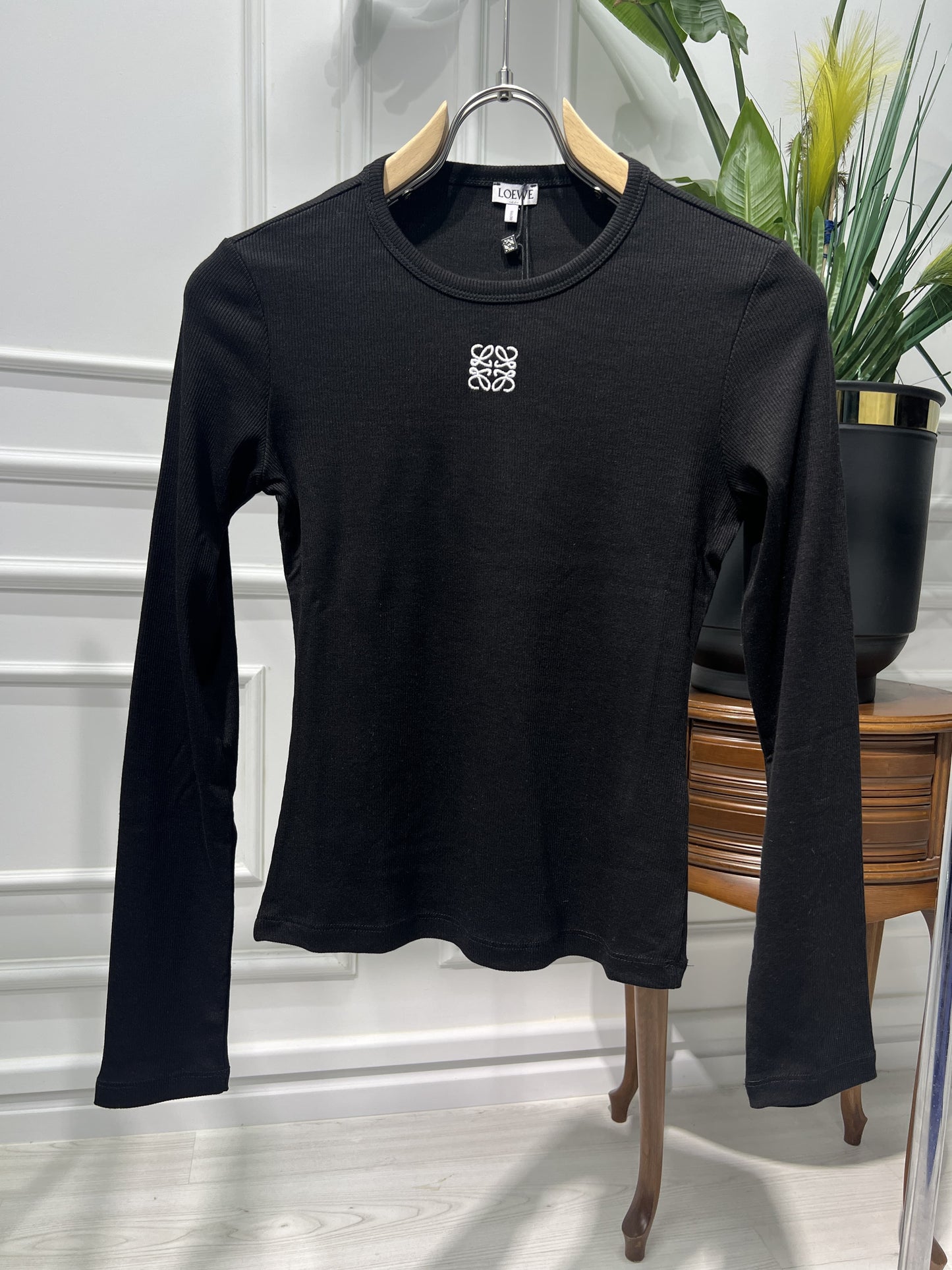 Embroidered logo long sleeves top for women