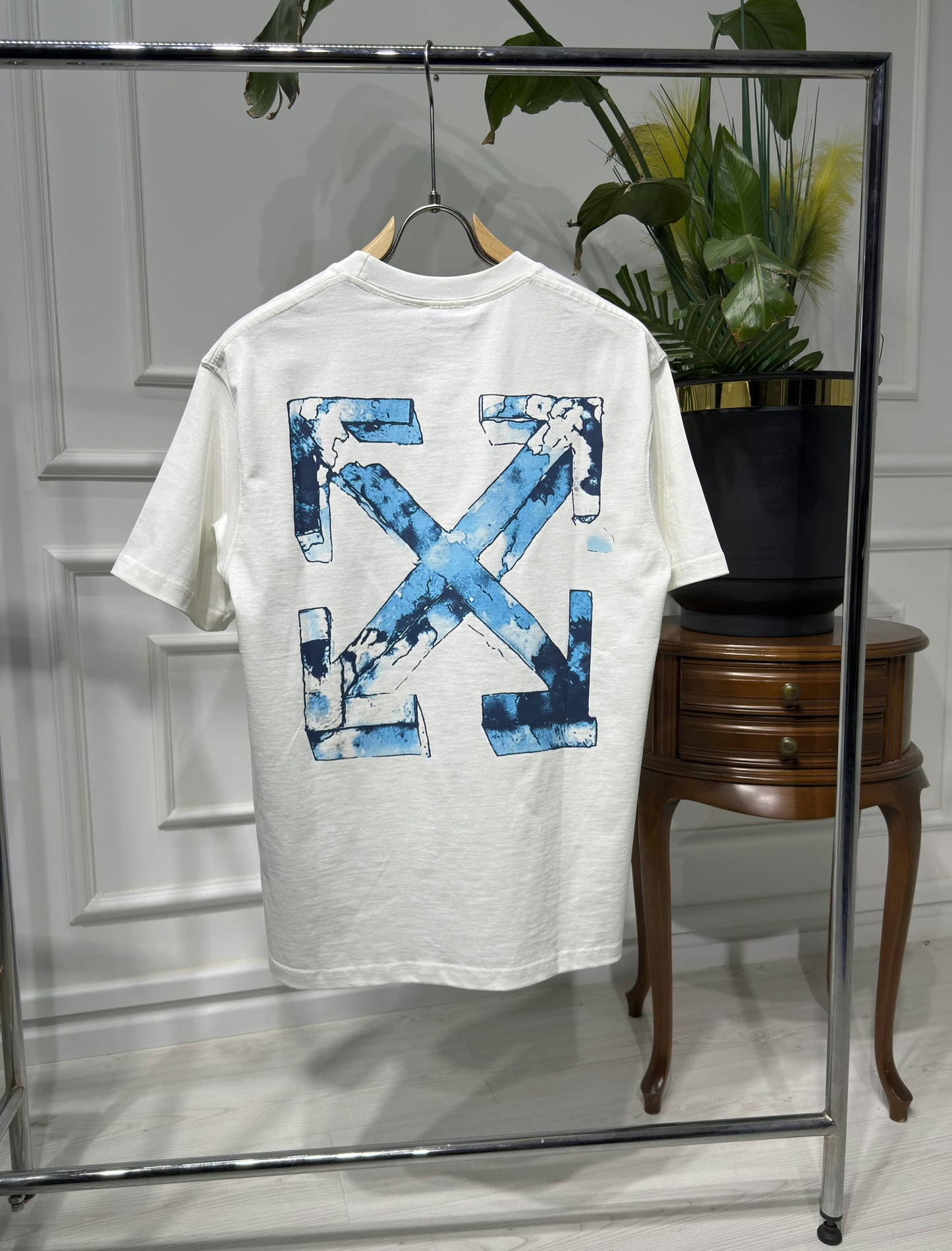 Cloudy Arrow Skate Logo Offwhite Tshirt For Men