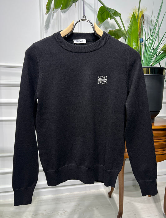 Embroidered logo black pullover for women