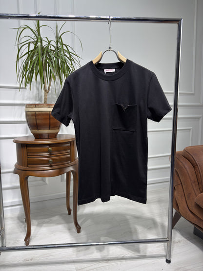 V Metal Logo Pocket Black Slimfit Tshirt For Men